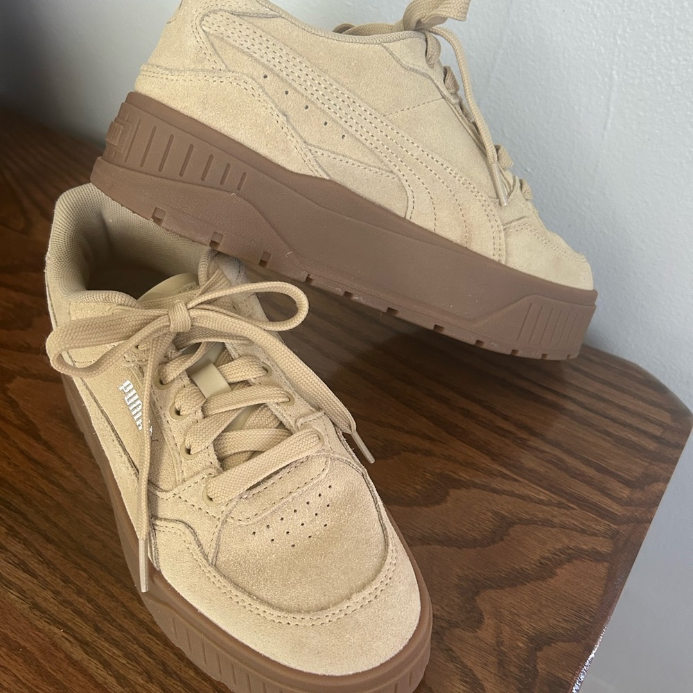Puma Women's Tan Sneakers